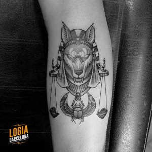 tatuaje-brazo-egipcio-ferran-torre-logia-barcelona 